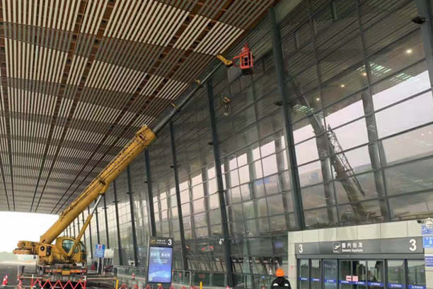 鹤山玻璃幕墙维护和保养